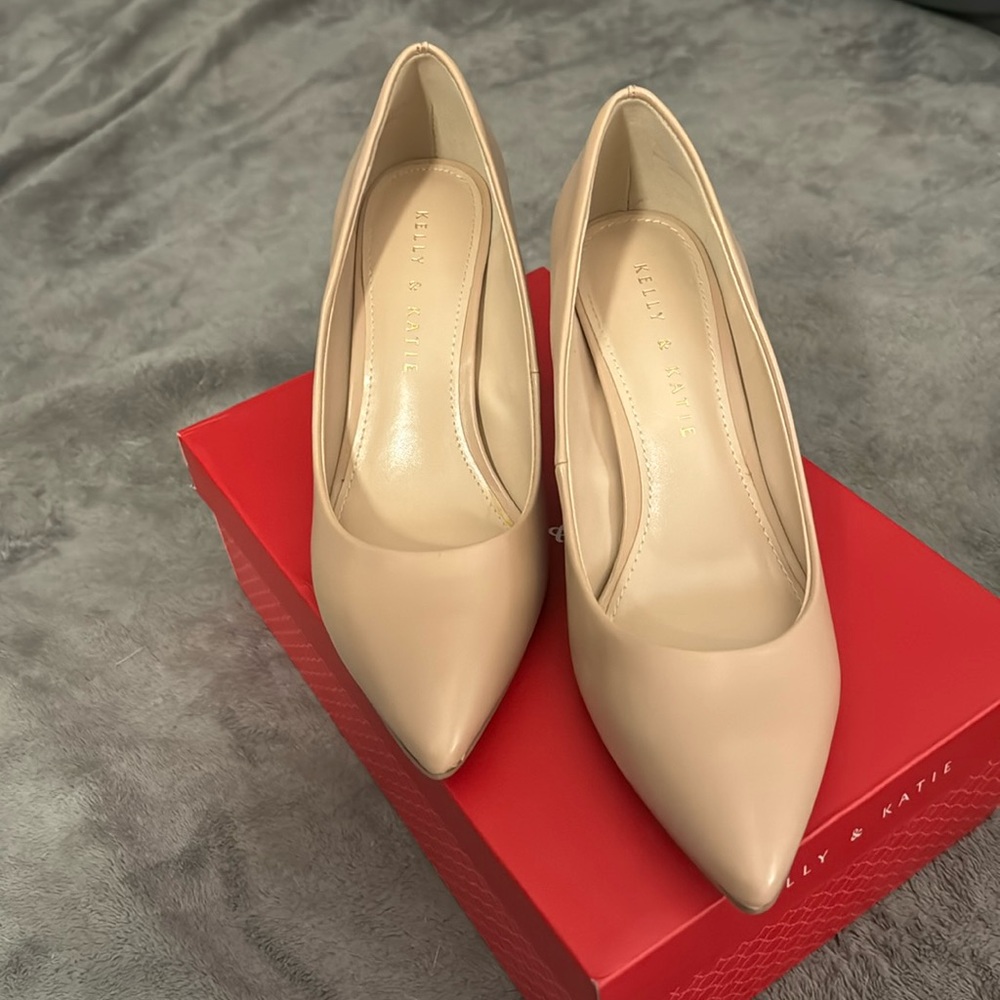 Kelly & Katie Nude Pumps